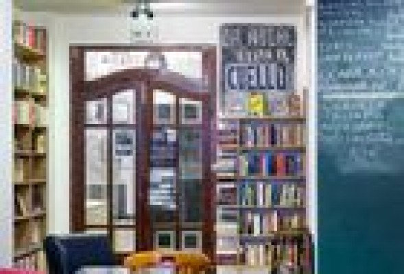 Ubik: El centro social <br />de Valencia levantado por unos recién llegados 