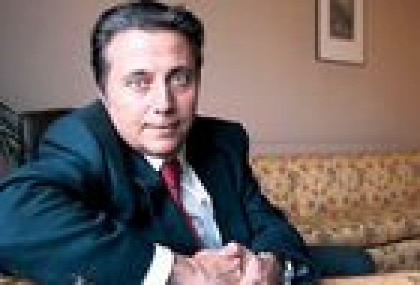 Cervera renuncia a su escaño en el Congreso por motivos 