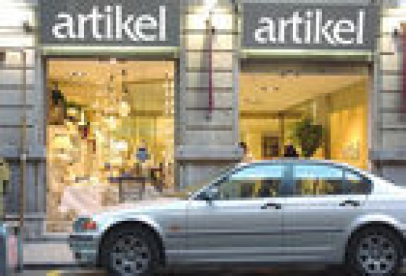 Artikel, otra víctima de la crisis comercial