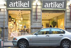 Artikel, otra víctima de la crisis comercial
