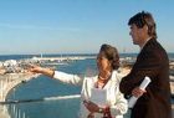 Barberá asegura que ser subsede aceleraría las inversiones y el desarrollo de la dársena