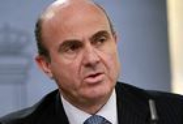 De Guindos no quiere que el crédito vaya ni a constructoras ni a inmobiliarias