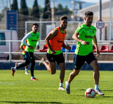 Gran ambiente en el regreso a los entrenamientos tras la victoria en el Bernabéu