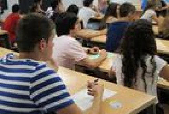 Las universidades proponen crear una bolsa de ciudadanos para 'apadrinar' estudiantes 