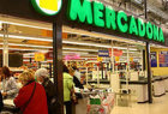 La batalla de los carritos: Carrefour presiona también en los supermercados