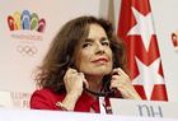 Ana Botella y los auriculares: la desafortunada rueda de prensa de la alcaldesa de Madrid