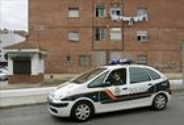 Detienen a un hombre por atracar a una empleada cuando espera un juicio por un robo similar 
