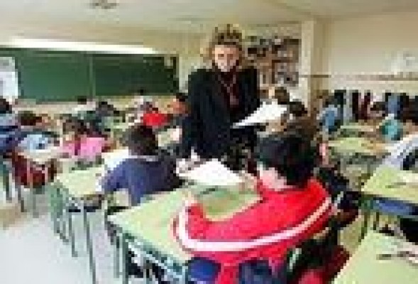 Los profesores interinos valencianos se movilizarán por la reordenación de más de 1.400 docentes en las bolsas de trabajo 
