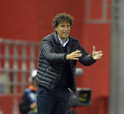 El Zaragoza destituye a su entrenador antes de visitar el Martínez Valero