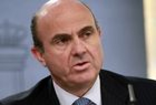 De Guindos pide ilusión a la CNMC para ayudar en la salida de la crisis