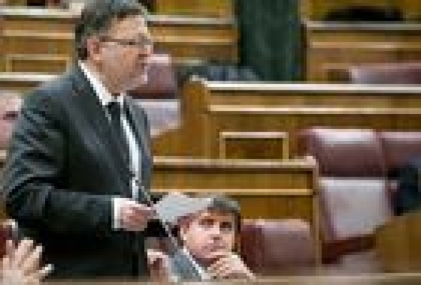 Lío en el Congreso: el PPCV logra aplazar la reforma estatutaria pero se lleva el vapuleo de la cámara