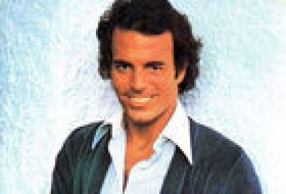 Las canciones de Julio Iglesias, usadas en las sesiones de tortura del régimen de Pinochet