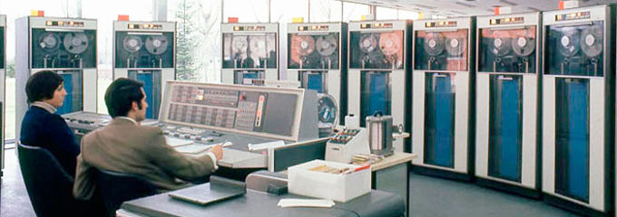 Una exposición repasa la evolución de las artes en España desde la llegada de la primera gran computadora