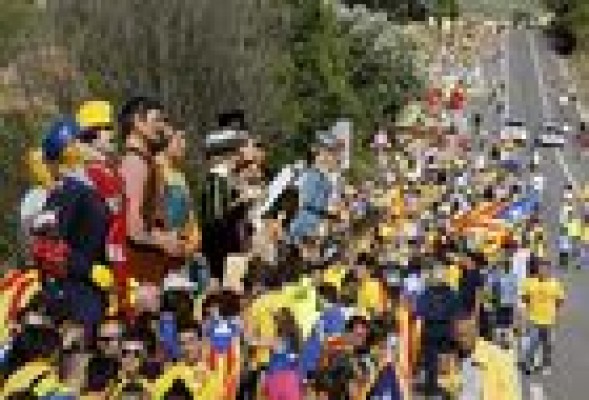El Govern calcula que 1,6 millones de personas participan en la cadena