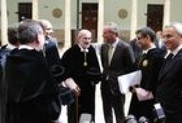 Fabra anuncia préstamos universitarios para aplazar cinco años el pago de los estudios con aval de la Generalitat