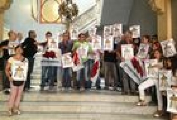 Una treintena de sindicalistas ocupan Presidència para exigir la derogación del decreto Vela