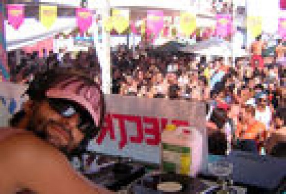 ELECTROSPLASH <br /><strong>Los amantes de la electrónica capitulan el verano en la Marina Real</strong>