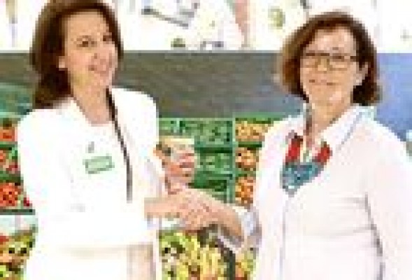 Mercadona entrega a Cáritas Diocesana de Valencia 22.000 kilos de alimentos a través de tarjetas sociedad