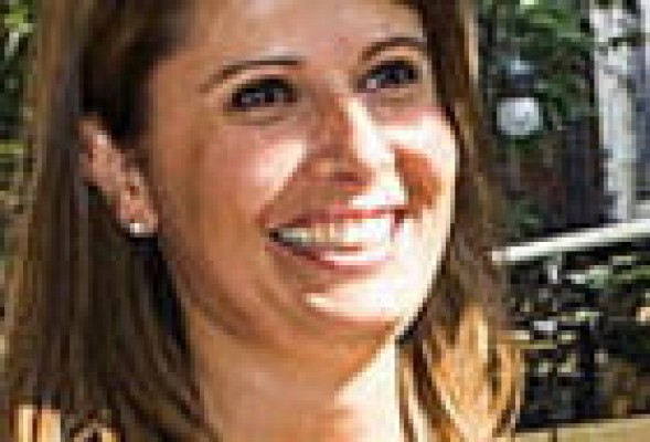 Esther Pastor limita su intervención en Les Corts a repetir que el Consell ahorra con su nombramiento