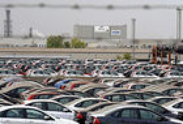 La industria española del automóvil aumenta un 20% su superávit comercial