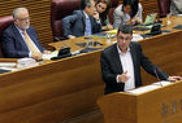 Enric Morera califica de fraude la reducción de diputados que propone el PP