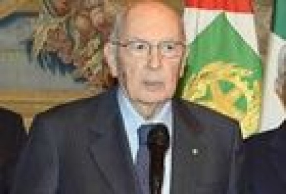 Napolitano analizará las posibilidades de que el Gobierno continúe tras la dimisión de ministros del PDL