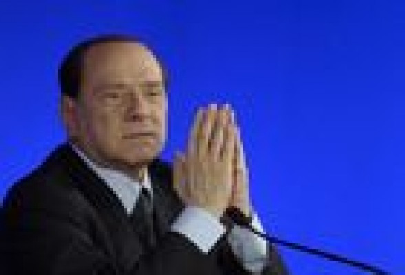 Berlusconi devuelve a Italia a la crisis institucional de hace un año