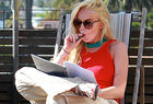 La 'celebriti' Lindsay Lohan fuma un e-cigarrillo - 