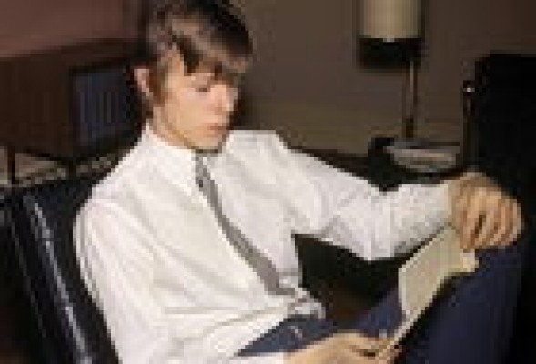 Los <strong>100 libros que todo <br />el mundo debería leer</strong>, según David Bowie