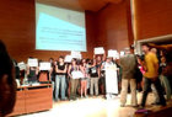 Decenas de estudiantes paralizan la apertura del curso en la Universitat Politècnica de València