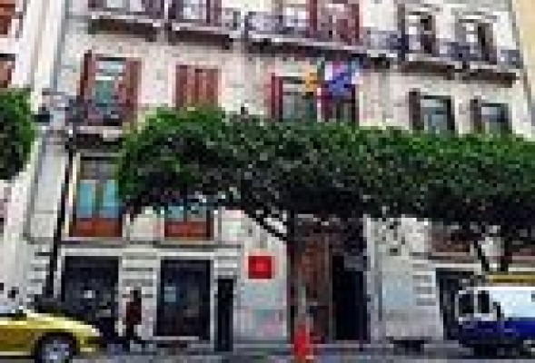 La Generalitat autoriza a Bershka a subarrendar las 5 plantas de la antigua sede de Economía para un hotel 