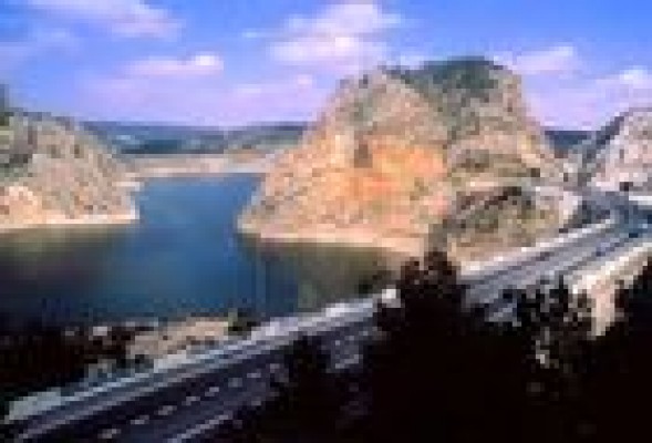 La A-3 estará cortada hasta Navidad en sentido Valencia en la zona del viaducto de Contreras