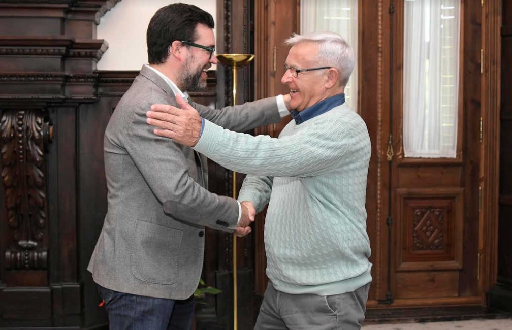 El alcalde de Palma de Mallorca, Antoni Noguera, con el alcalde de València, Joan Ribó. - 