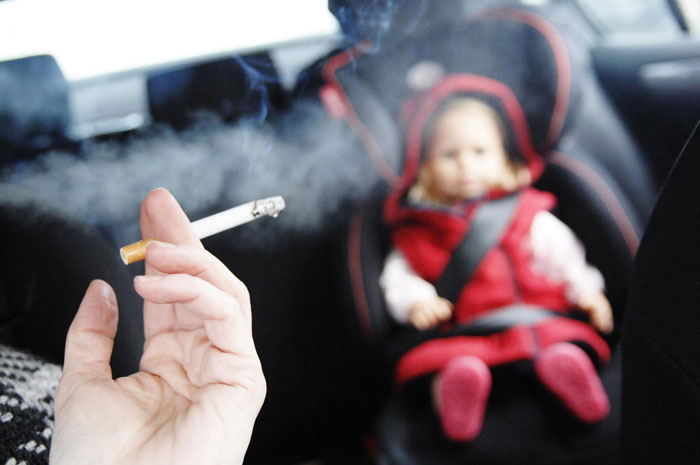 Los niños que viven en hogares donde se fuma reciben una dosis anual de nicotina equivalente a fumar unos 150 cigarros