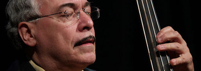 El contrabajista <strong>Eddie Gómez </strong><br />recibe su honoris causa de la Berklee College Valencia con un concierto