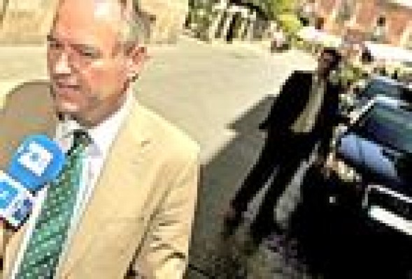Fabra reducirá el 40% de coches del sector público empresarial y el 20% del Gobierno valenciano