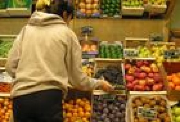 Los valencianos se encuentran entre los que menos gastan en frutas y verduras