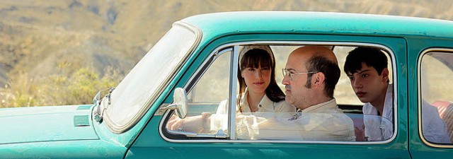 Crítica de cine | 'Vivir es fácil con los ojos cerrados', una canción pop tocada en guitarra acústica por David Trueba