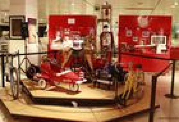 Una exposición repasa los 20 años de historia del Circo Gran Fele