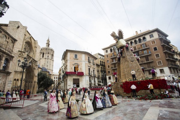 La 'cremà' de más de 700 monumentos cerrará las Fallas 2016 