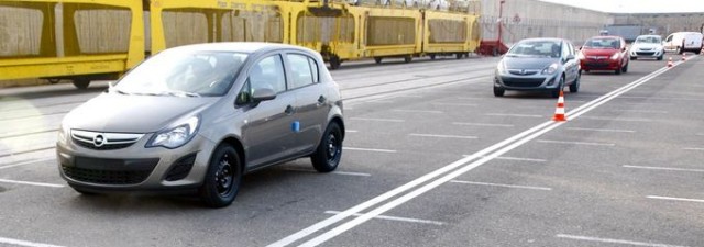 Llega al Puerto de Valencia el primer tren de coches Opel desde Zaragoza