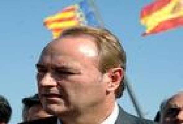 Fabra asegura que la Comunitat no baja impuestos porque tiene que cumplir con el objetivo de déficit
