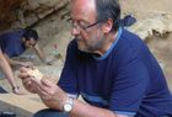 La Universitat de València halla tres nuevos restos de neandertales en la Cova Negra de Xàtiva