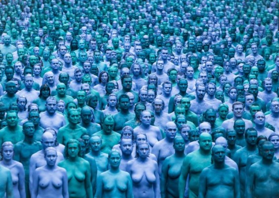 Spencer Tunick aplaza a 2019 su fotografía de desnudos en València


