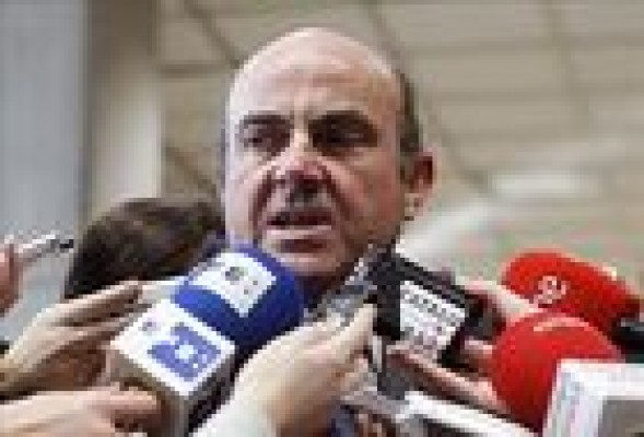 Guindos garantiza que en 2014 se anunciarán bajadas de IRPF y Sociedades