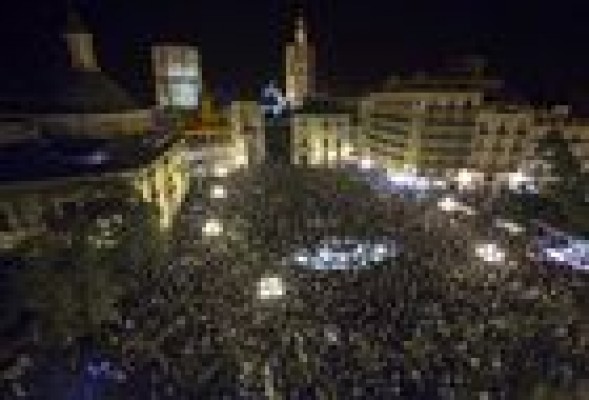 Miles de personas se manifiestan contra el cierre de RTVV 