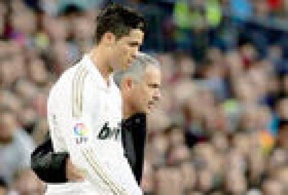‘Tierra Quemada', Eleonora Giovio retrata al Mourinho en calcetines