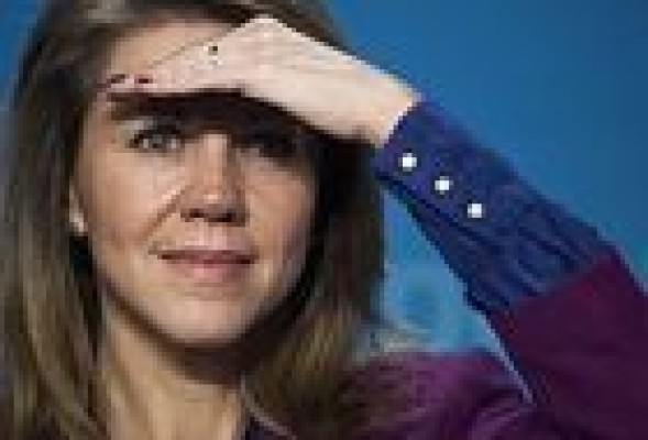 De Cospedal desinfla el anuncio de candidatura de Alberto Fabra