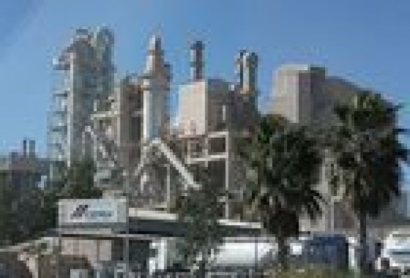 Cemex plantea parar la producción de su planta en Alicante en 2014