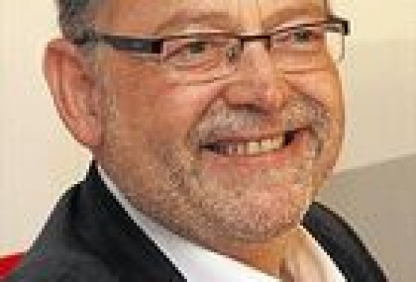 Ximo Puig busca un 'sparring' para su operación de marketing político